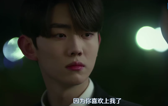 这部剧的主演是许玹埻,洪泰艺,两个小哥哥都是00后,洪泰艺在剧中饰演