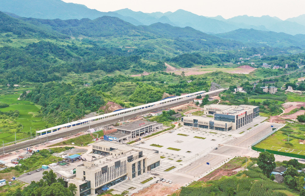 渝西高铁在华蓥设广安东站,位置初步选址明月镇,华蓥山经开区范围,这
