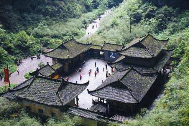 重庆价值20亿的四合院,建造在悬崖底部,四周荒无人烟却极受欢迎