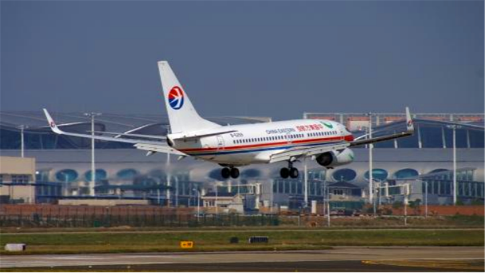 国内机场吞吐量排名%_深圳机场:10月份旅客吞吐量同比增长4.9%货邮吞吐量
