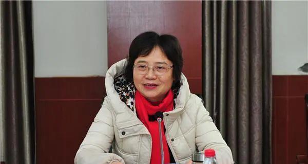 余小平代表学校党委行政,对大家一年来的勤奋工作和辛勤付出表示衷心