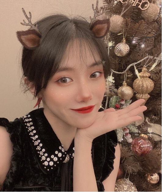 lck新女主持登台风格等同lpl二台颜值完全是秒杀级别