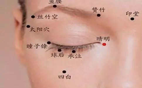 1把梳子10分钟,疏通眼部经络,恢复视力,甩掉眼疲劳!