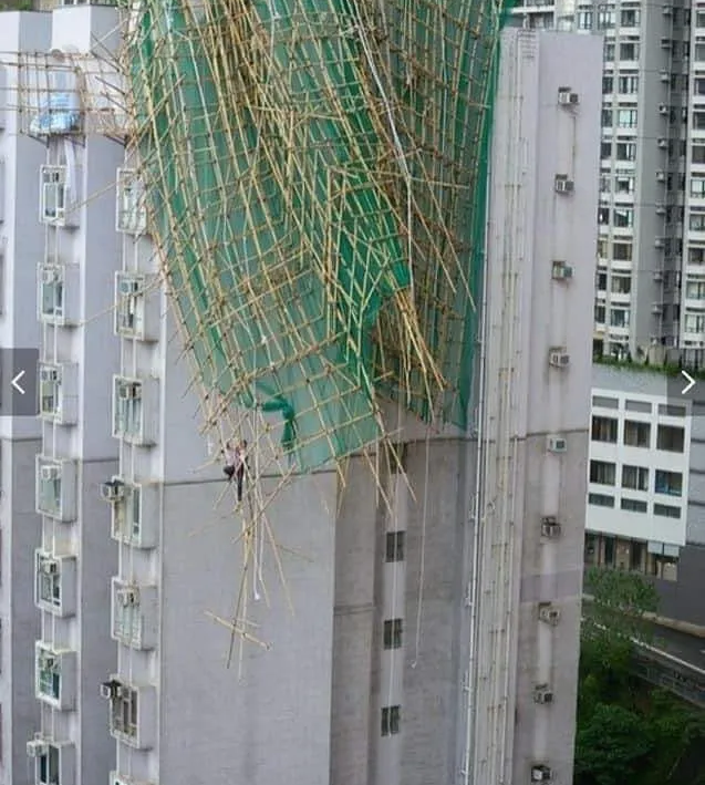香港一在建工地发生脚手架坍塌事故01公众号:建筑这些事