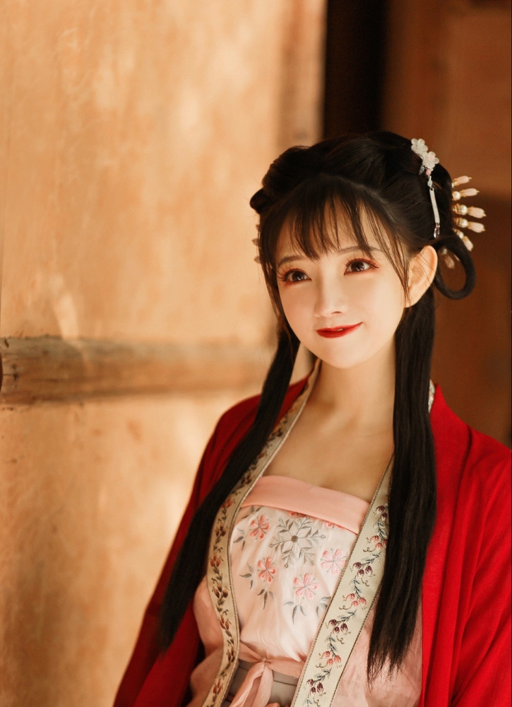 穿汉服的女生也太甜美了吧可爱又娇俏萌到我的心都软了
