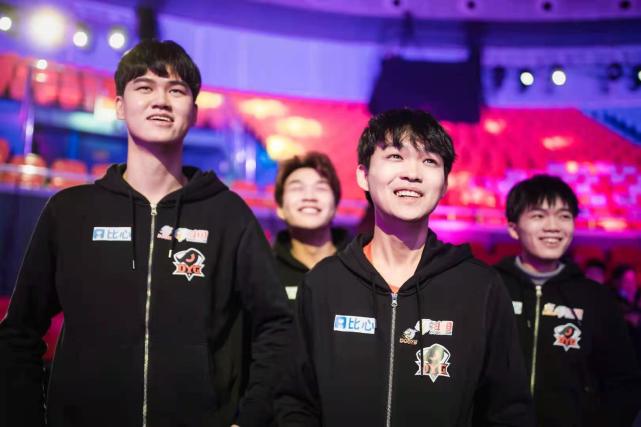 dyg晋级决赛多位队员却遭处罚清清赛后发文回去先上交工资