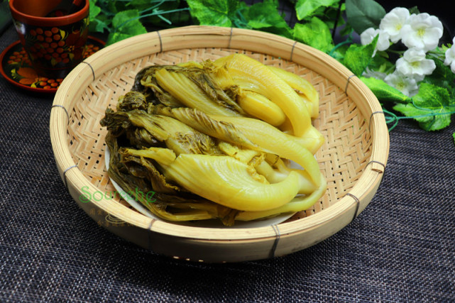 广东用芥菜腌酸菜,掌握3个技巧,5天酸脆爽口,能储存一年不坏