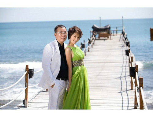 花7年逼走原配,嫁豪门3年后,41岁全身长满肿瘤死在丈夫怀中