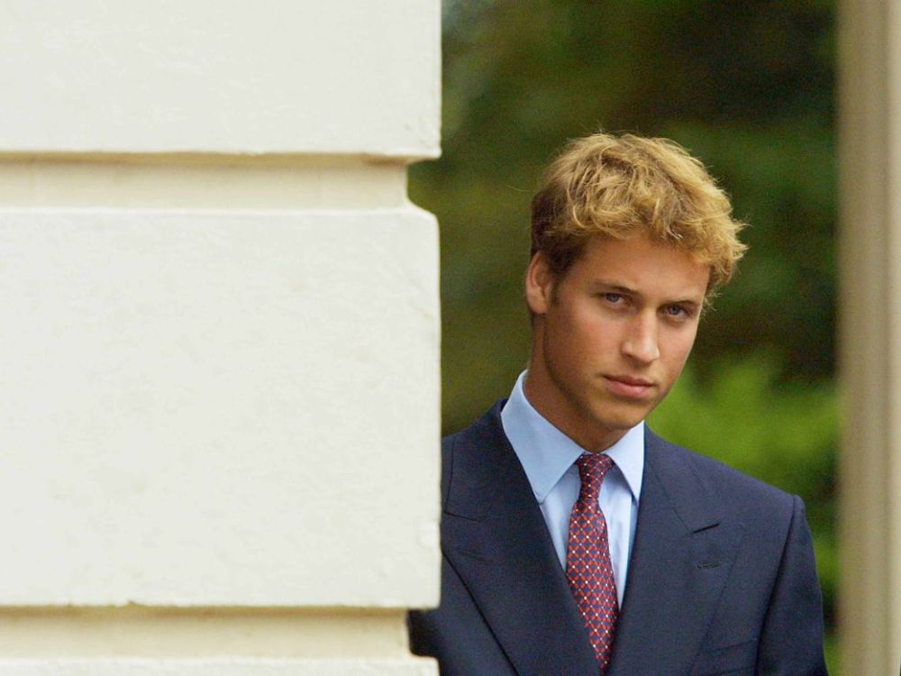 风靡万千少女,回顾威廉王子年轻时的真白马王子造型_腾讯新闻