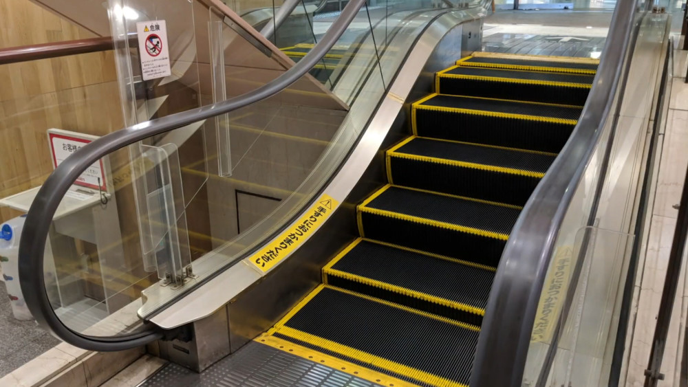 世界上最短的电梯,只有四五层台阶的高度,并获吉尼斯世界纪录_腾讯