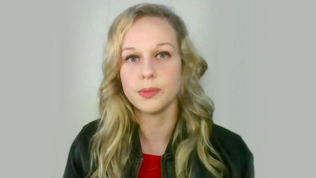 丽贝卡·琼斯琼斯在推特上写道:"为了保护我的家人不受警方持续暴力的