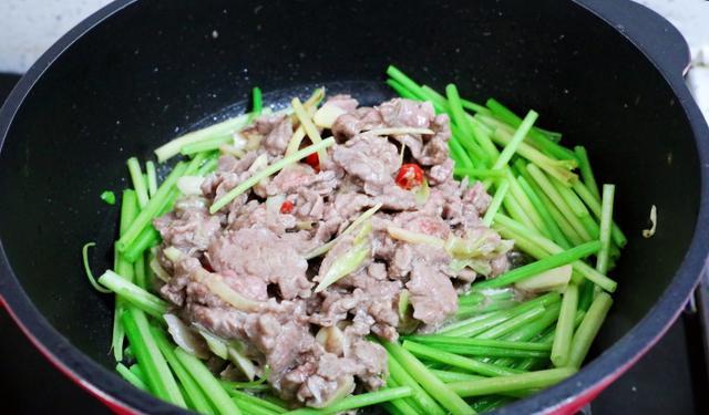 但是營養價值高,跟芹菜一起炒,味道好|芹菜|牛肉|香菜