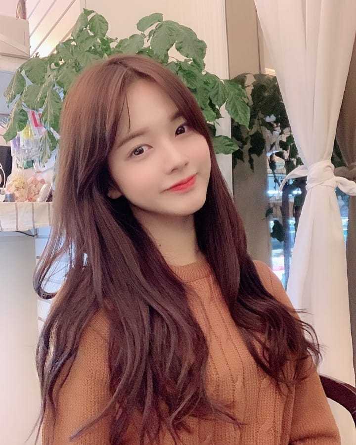 再次十八岁洪诗雅卢正义头像壁纸