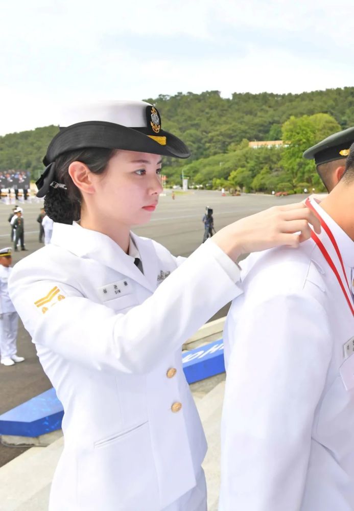 韩国海军第一位女舰长 有望成为两栖攻击舰舰长 丈夫同为军官 腾讯新闻