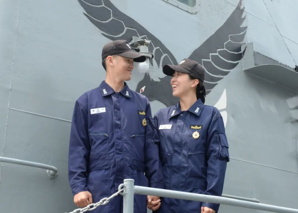 韓國海軍第一位女艦長,有望成為兩棲攻擊艦艦長,丈夫同為軍官