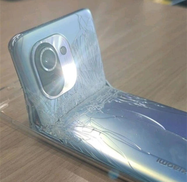 都是曲面屏的锅小米11和华为mate40pro碎屏后维修成本太高