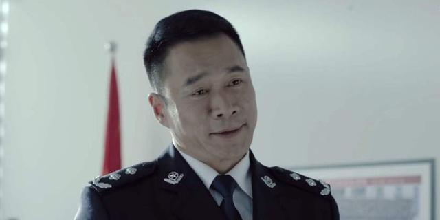 警衔分为5等13级,究竟该如何区分?从祁同伟的白衬衣说起