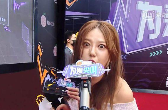 为爱尖叫主持人频频瞪眼网友吐槽吓人陈伟霆孔雪儿暖心