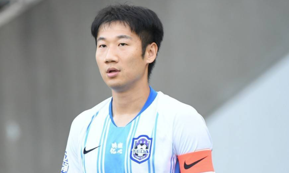 媒体表示:中超球员荣昊的下一站将会是广州恒大足球俱乐部_腾讯新闻