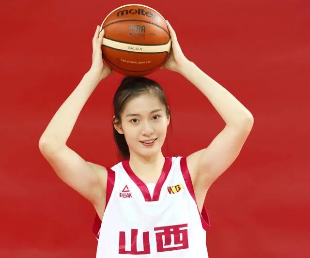 24岁女篮国手晒生日照,长裙飘飘似仙女,最美国手无悬念了!