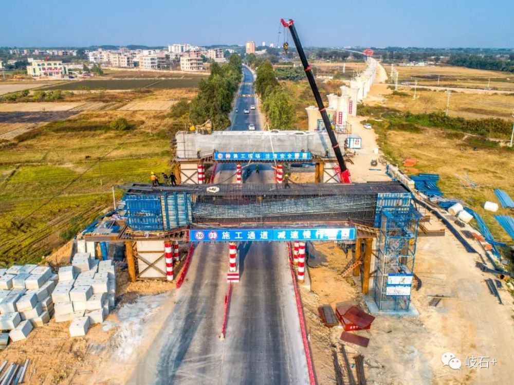 航拍汕汕鐵路鰲江特大橋橫跨g228國道岐石段