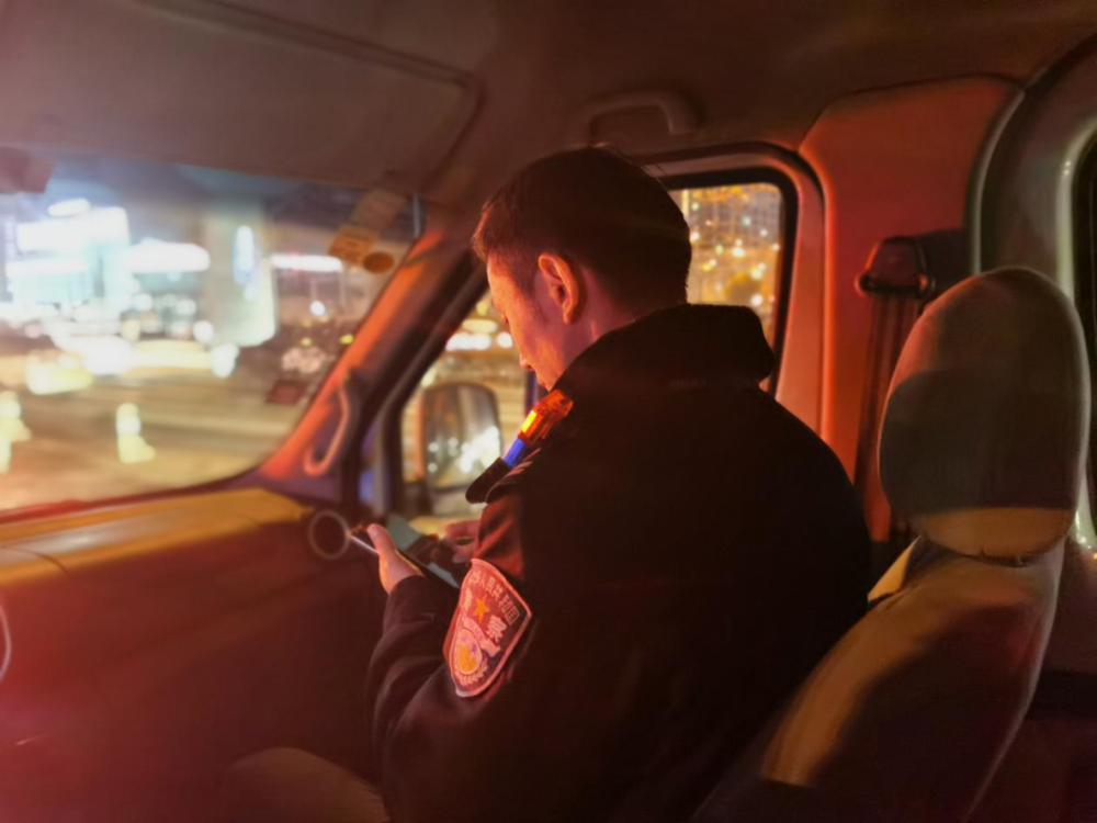 在这些不眠之夜里警察都做了些什么