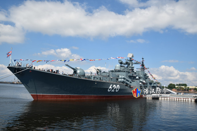 在待遇上,俄罗斯海军中的现代级驱逐舰,也不如自己的中国海军同行