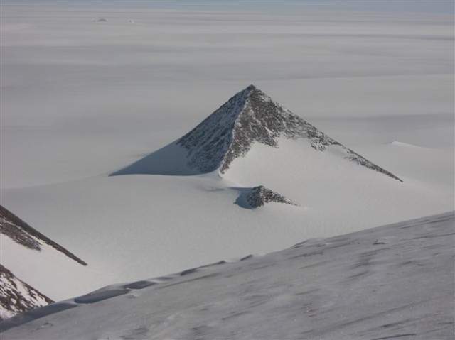 南极金字塔图片