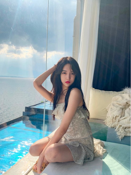 rita咋成这样了照片完全和艾比撞脸标准的网红锄头脸