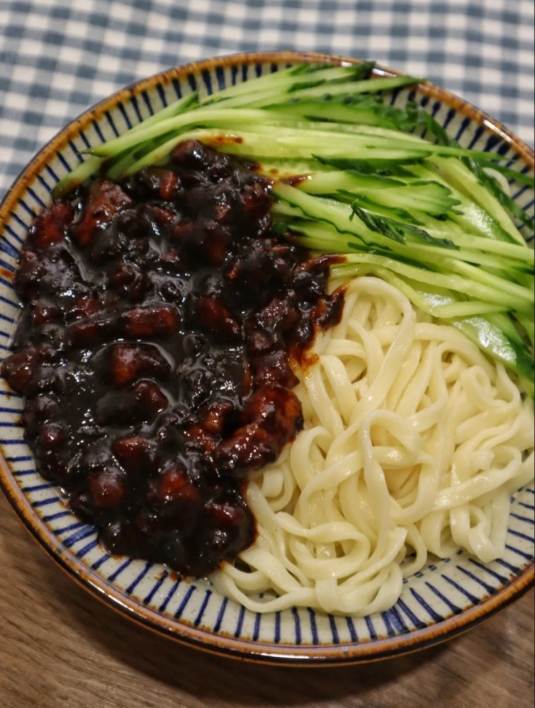 超正宗炸酱面!好吃到哭!_腾讯新闻