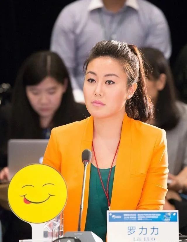 从这些动作来看,罗力力是一位有事业心,也有爱心的