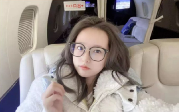 囧囧丸乘坐私人飞机返程,澄清没买而是租的,调度往返