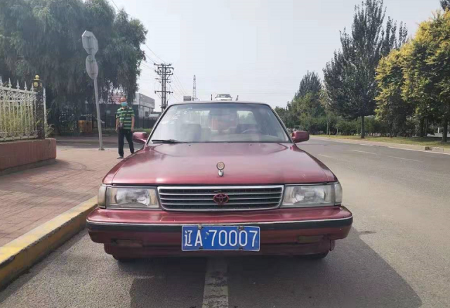 沈阳遇到一辆1992年的丰田基先达锐志前身如今给油还能跑