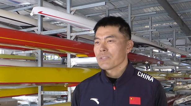 河北省赛艇队主教练 崔永辉:"每天都看新闻,相信在政府的带领下,我们
