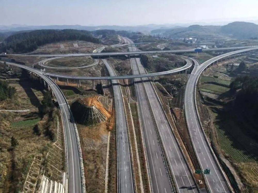 通车在即遵义至余庆高速公路全线贯通