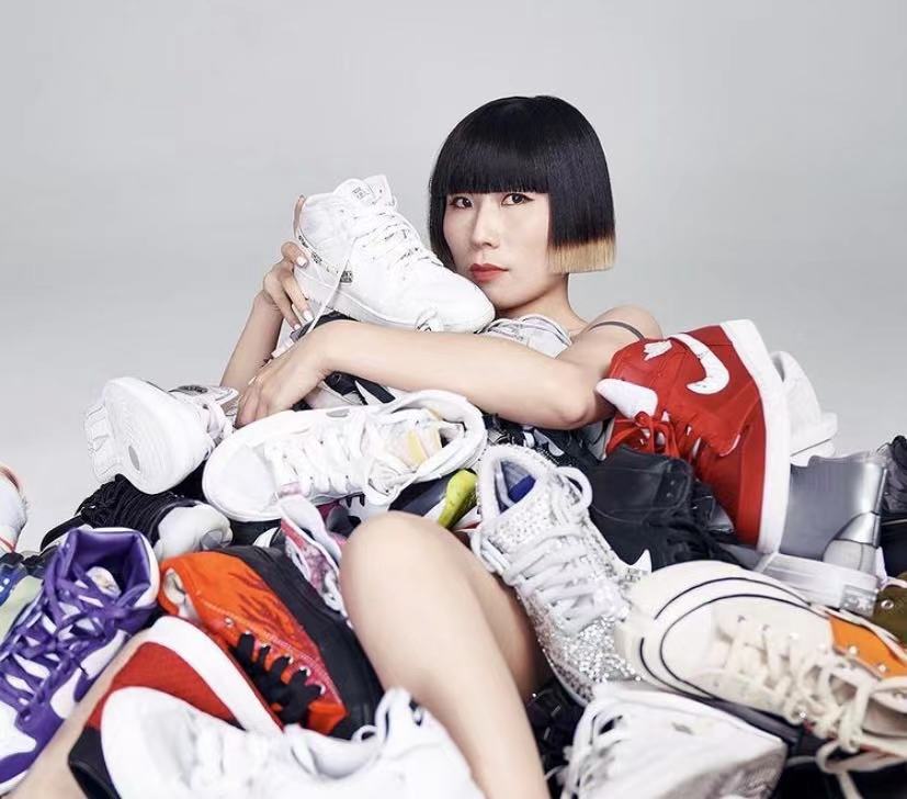 瑞思拜中国设计师王逢陈联名airjordan