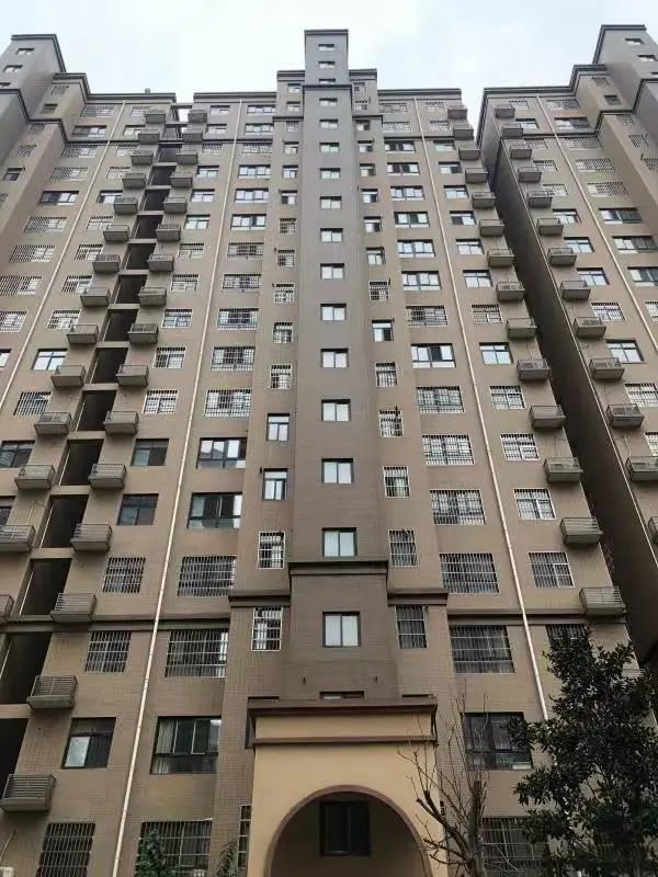 网拍世纪星城房产一套,单价不到5000元,欢迎围观