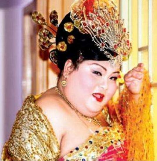 此外,杨玉环还沉迷于舞蹈,练习的次数肯定不会少,所以这么大的运动量