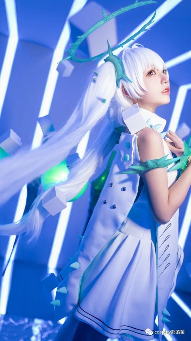 cos:战双帕弥什露娜银冕cos正片@姜生花