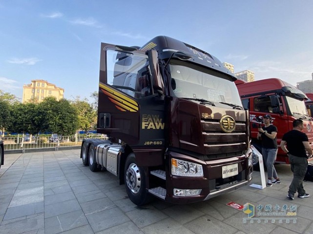 卡车界的常青树解放新j6p550马力牵引车角逐快运领域信赖车型