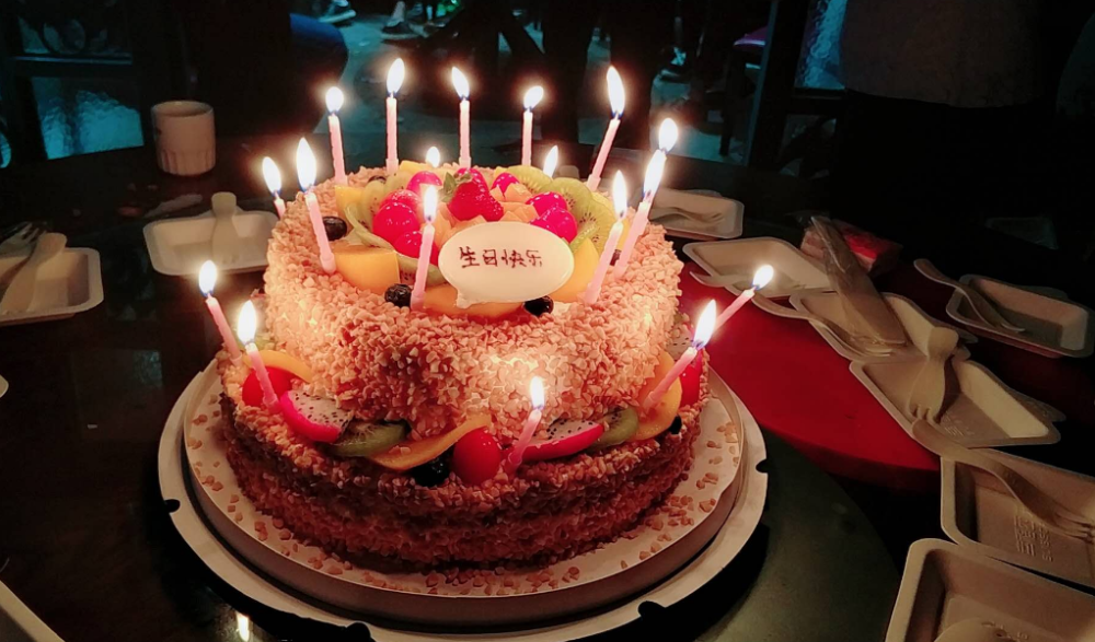 男子未参加同事生日宴被罚款经理谁让他不来