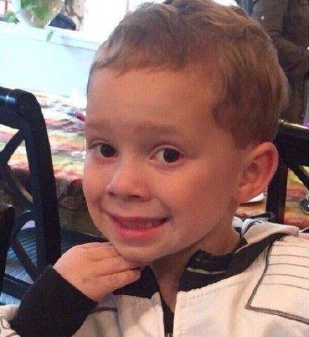 曾是火遍全网的假笑男孩一天笑几百次如今却不会笑了