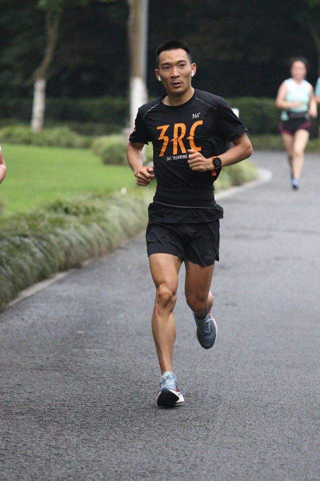 中国马拉松体制外一哥李子成巅峰未至热爱促我前行