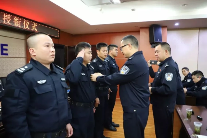 连续多年考核优秀关于辅警转正政策,很多地区也在思考出台相关规定