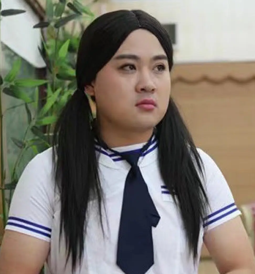 姚安娜发布新歌mv,唱功一般妆容太浓,被指撞脸孔连顺