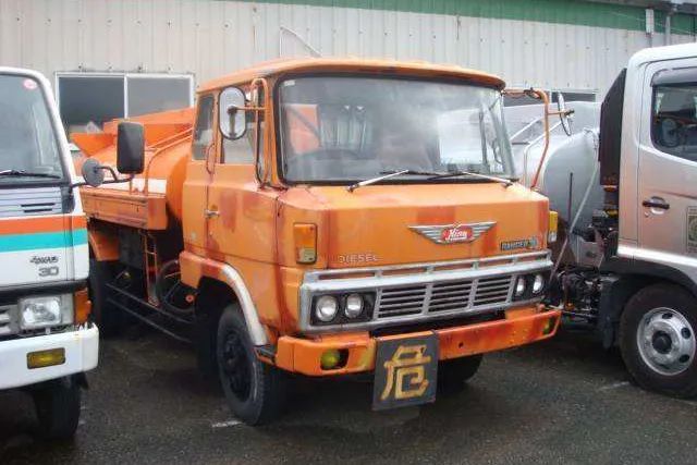 寻找记忆中的日野大卡车