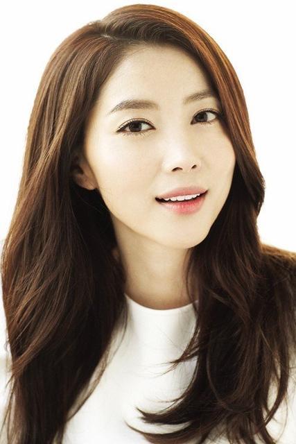 韩国男星排行榜_韩国十大最美女明星排行榜:宋慧乔仅第七,颜值爆表