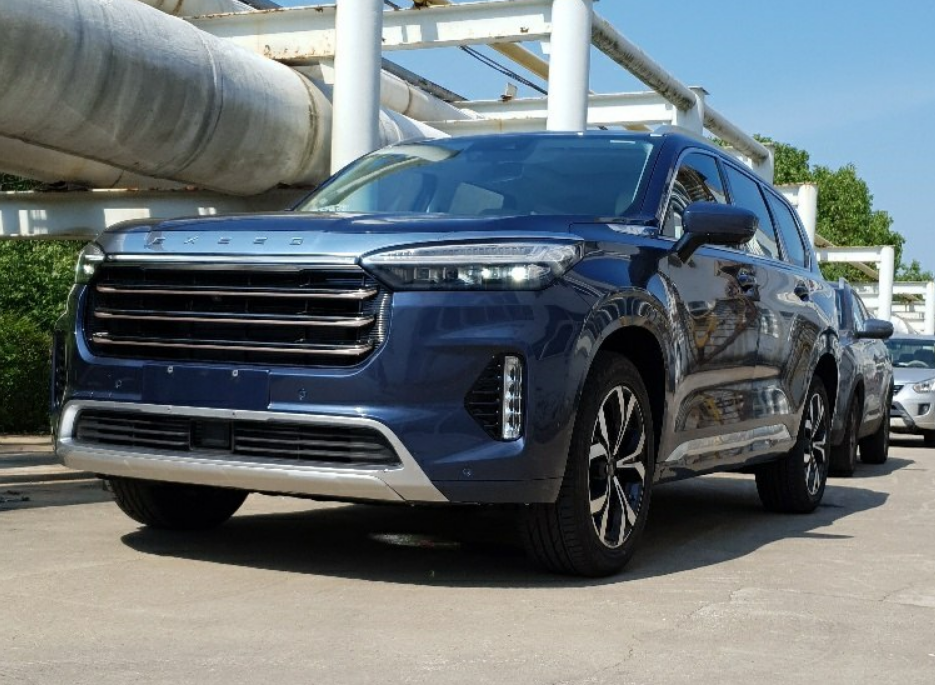 奇瑞不装了,大四座豪华suv露面,2.0t适时四驱带电视_腾讯新闻