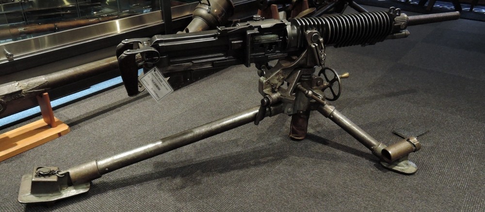 和弹药统筹管理,制式弹药的种类越少越好,机枪和步枪往往是通用弹药