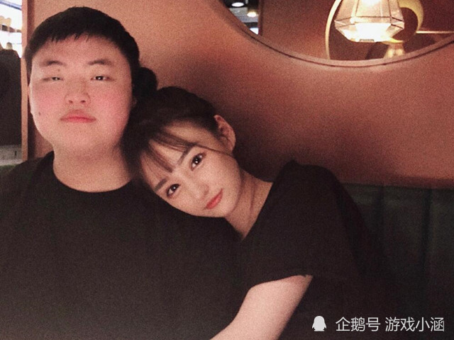 第三视角下张大仙女友可爱,uzi女友完美,看到小浪浪女友,太"违规"!